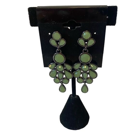 Lia Sophia Beautiful Gun Metal & Green Stone Chandelier Drop Earrings. - Picture 1 of 6